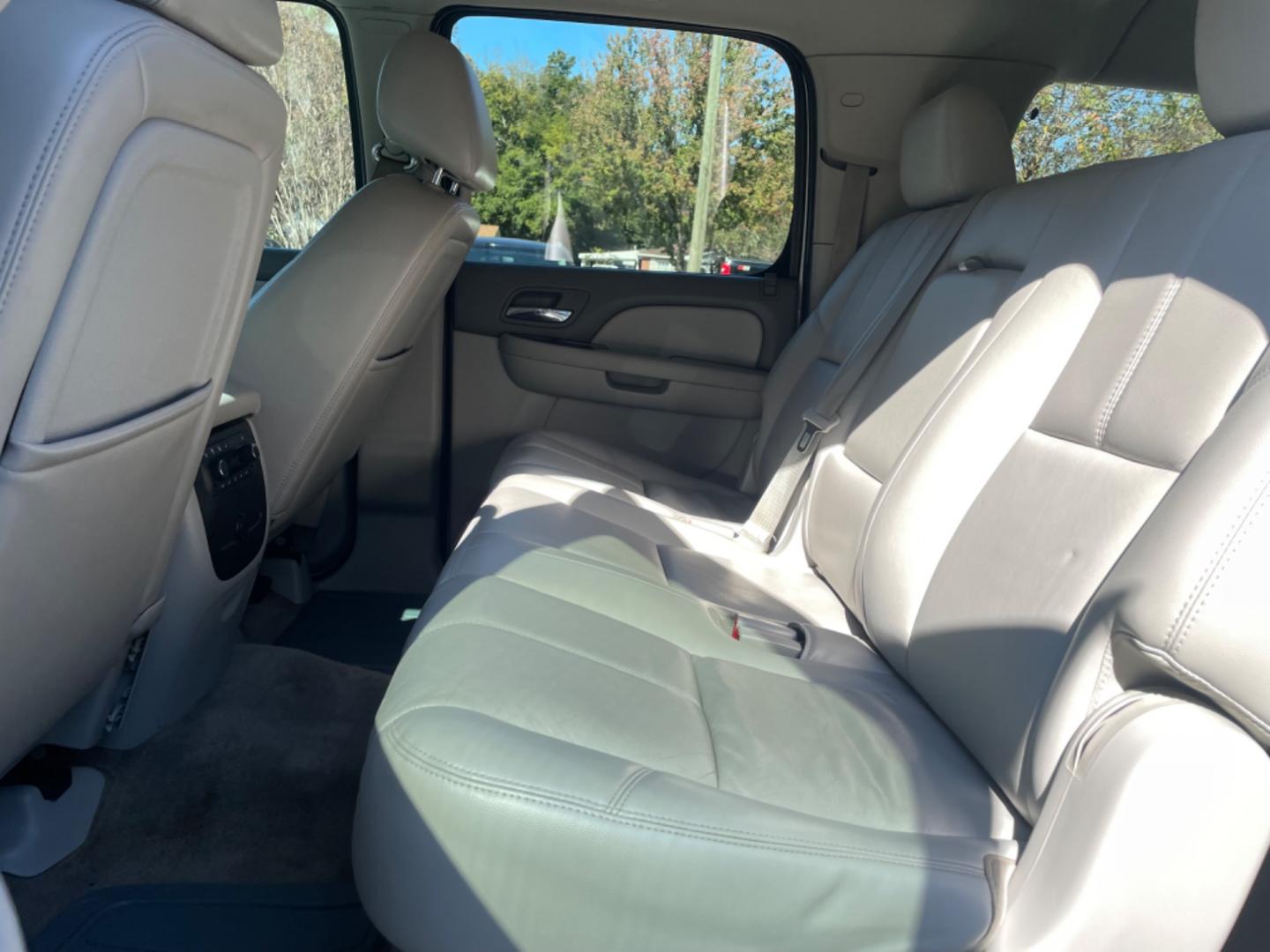 2012 WHITE GMC YUKON XL 1500 SLT (1GKS1LE07CR) with an 5.3L engine, Automatic transmission, located at 5103 Dorchester Rd., Charleston, SC, 29418-5607, (843) 767-1122, 36.245171, -115.228050 - Photo#16